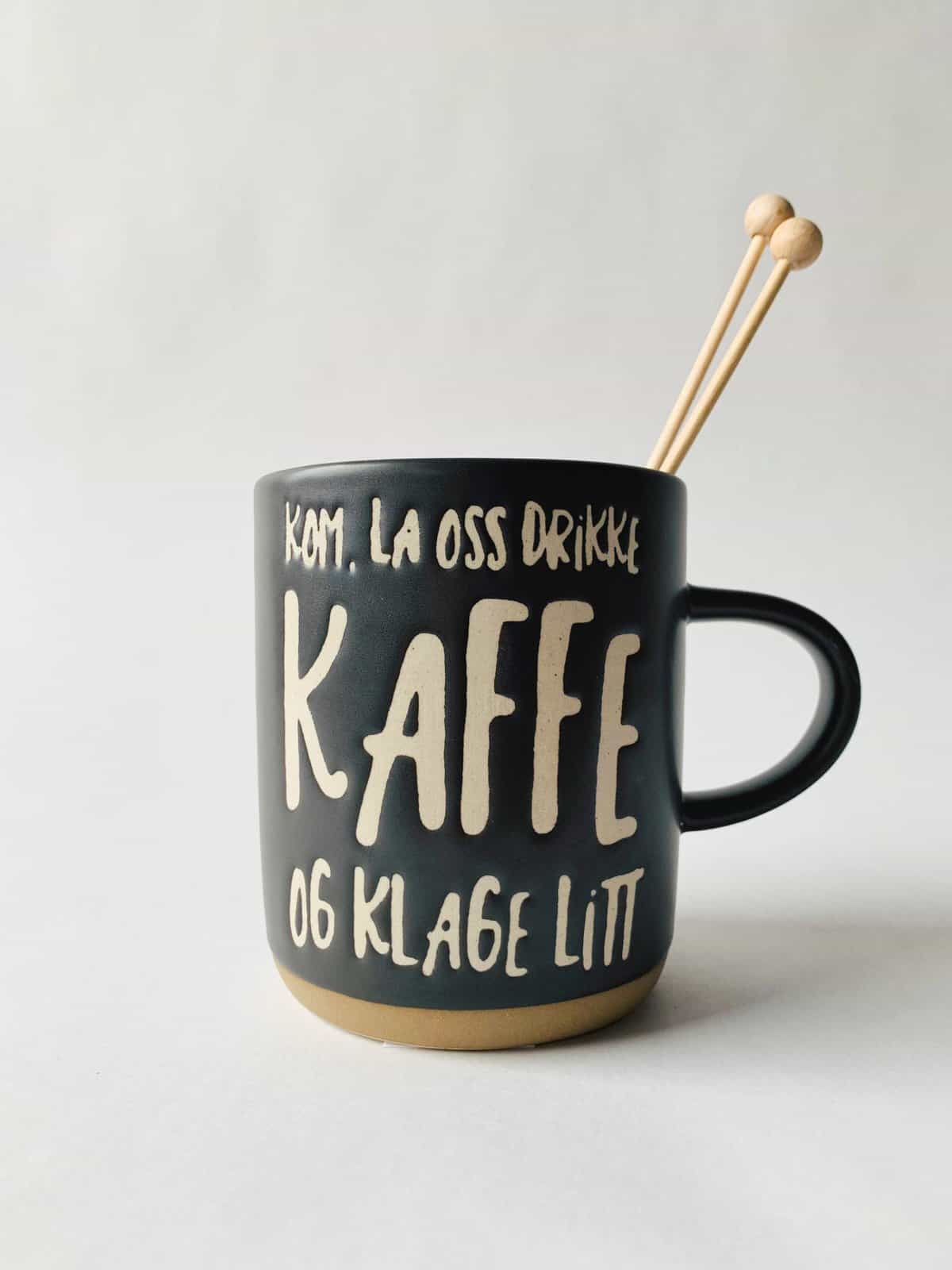 Krus h 9,5 cm "Klage litt"